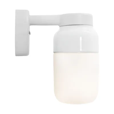 Ifö Ohm Wall 100/210 vägglampa i porslin med matt glaskupa, E27, IP44