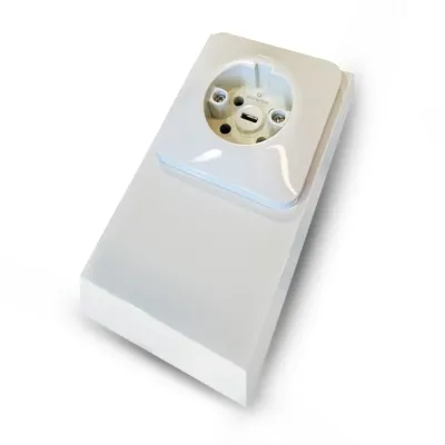 Norwesco Sockeldosa Perilex utanpåliggande uttag 400 V/16 A, vit